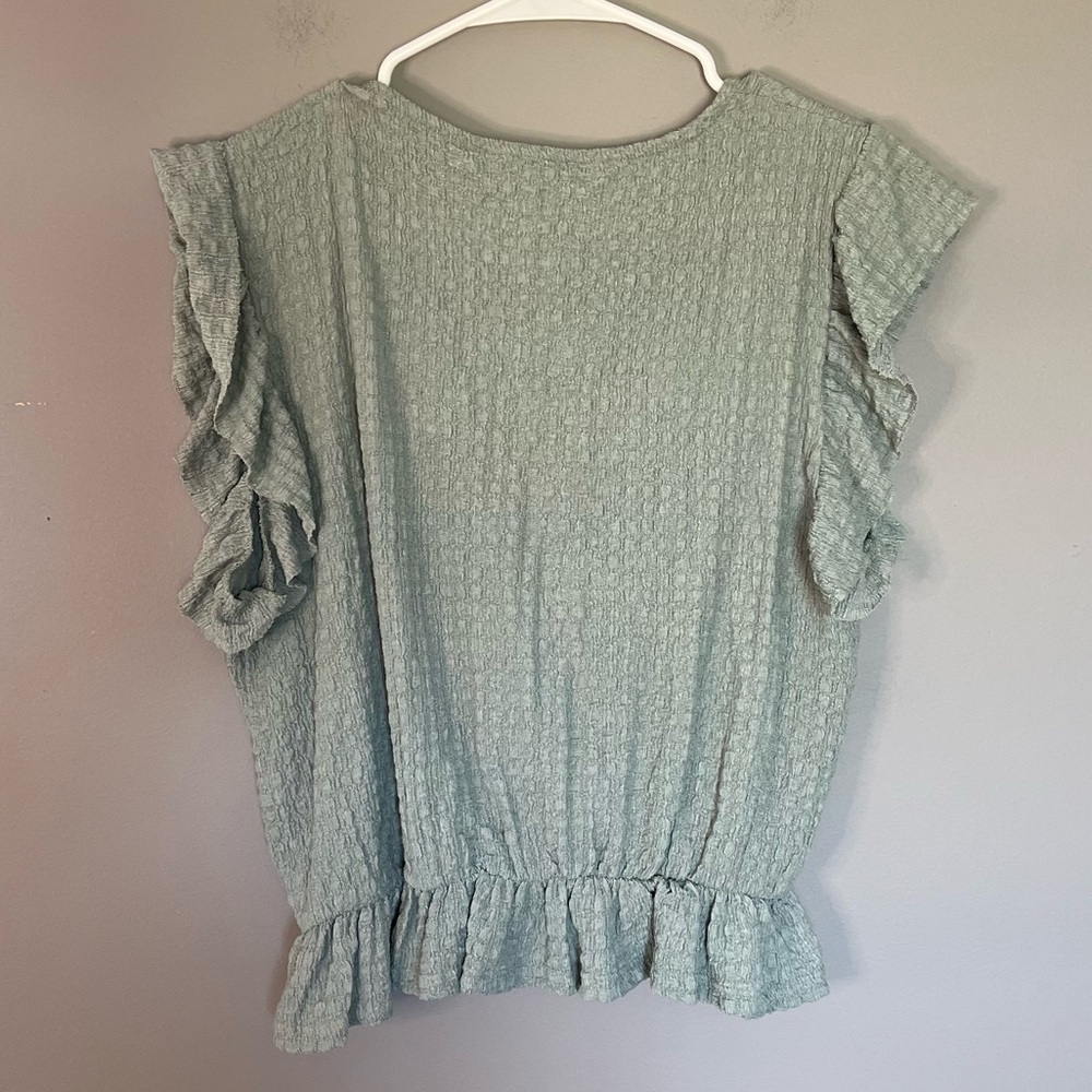 Francesca’s Crop Top - Picture 2 of 3